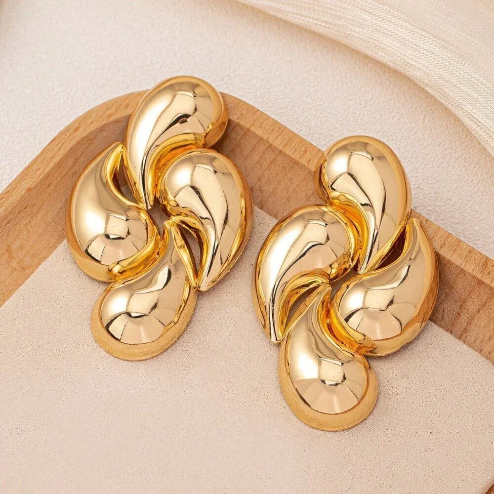 Gold Preppy Women's Minimalist Earrings - Picture 4 of 4